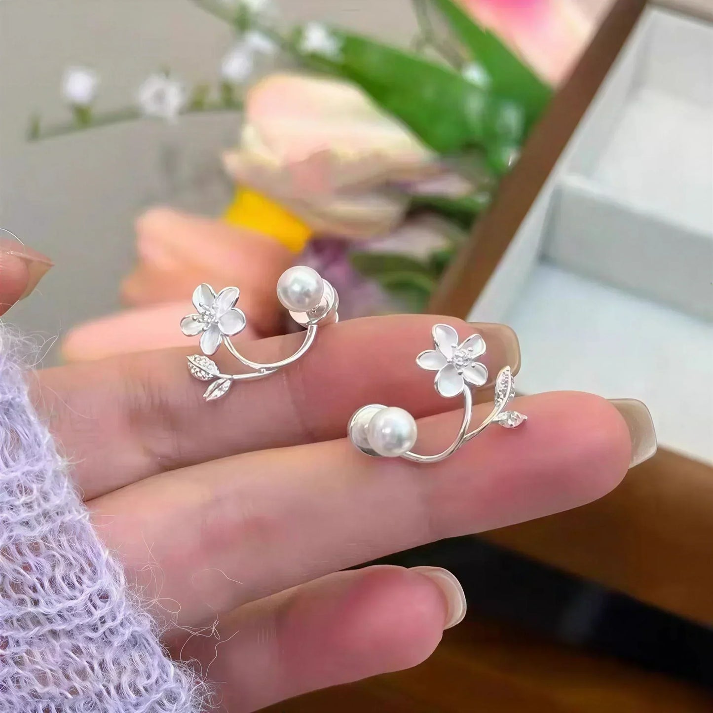 🎀Ethereal Blossom Øredobber: Øredobber i sterlingsølv med blomster og perler for kvinner