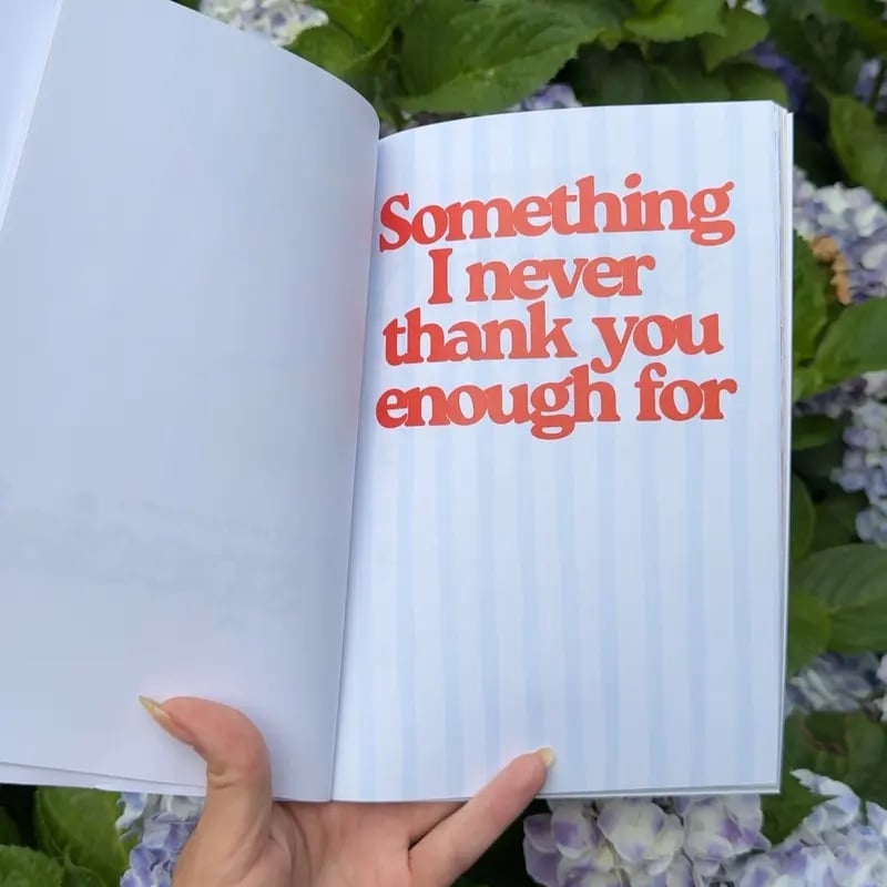 Quelques petites choses que j'aime chez toi (bon, d'accord, beaucoup) : un livre-cadeau romantique à compléter pour les couples.