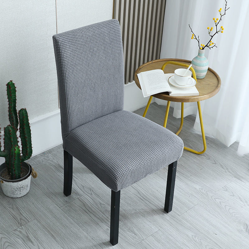 Housses de chaise élégantes : donnez un coup de jeune à vos vieilles chaises !