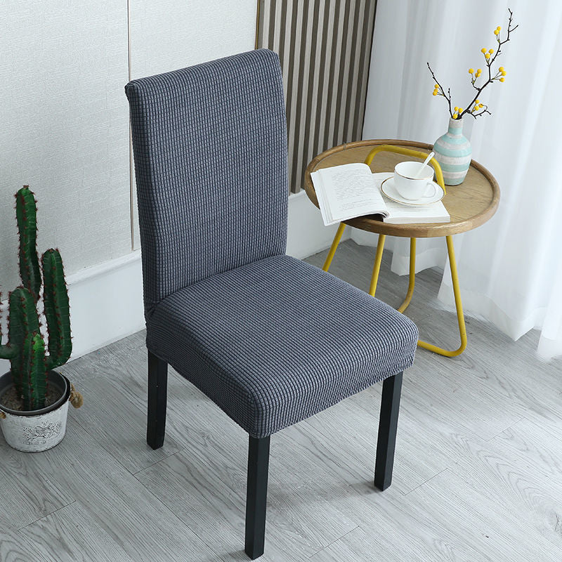 Housses de chaise élégantes : donnez un coup de jeune à vos vieilles chaises !