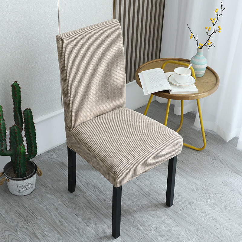 Housses de chaise élégantes : donnez un coup de jeune à vos vieilles chaises !