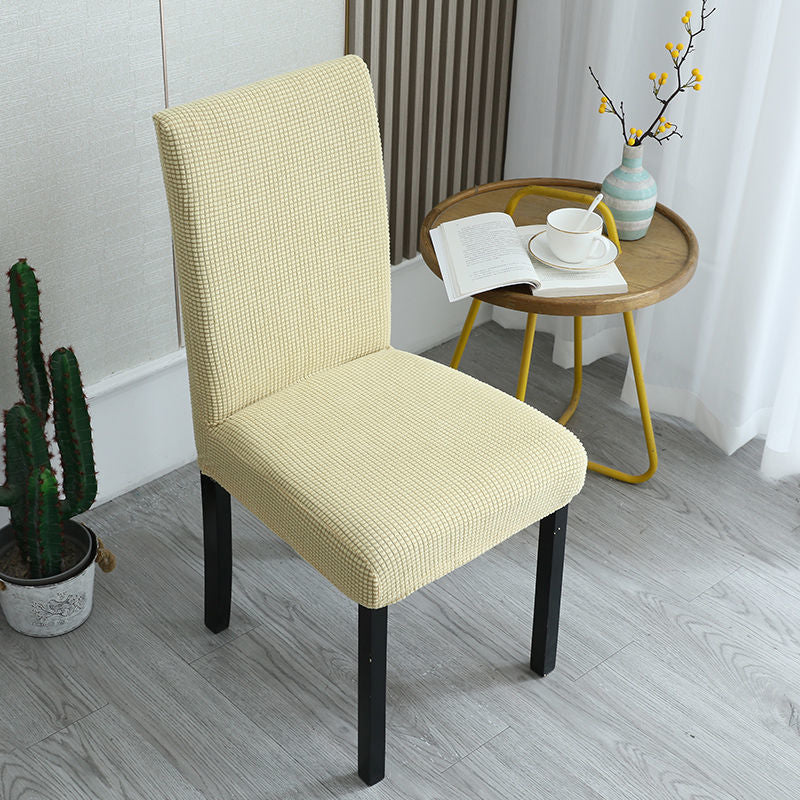 Housses de chaise élégantes : donnez un coup de jeune à vos vieilles chaises !