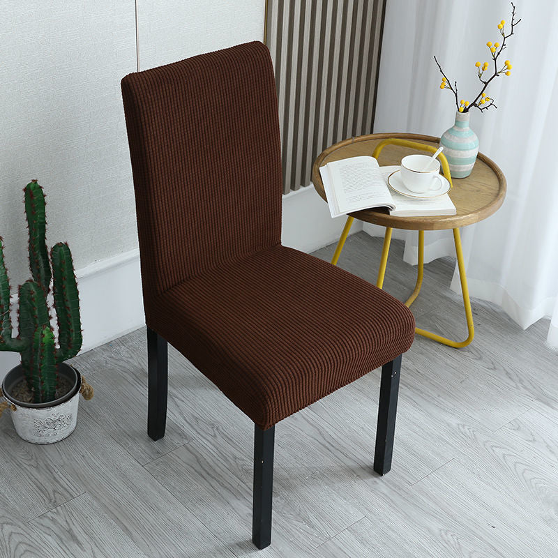 Housses de chaise élégantes : donnez un coup de jeune à vos vieilles chaises !