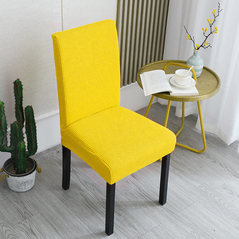 Housses de chaise élégantes : donnez un coup de jeune à vos vieilles chaises !