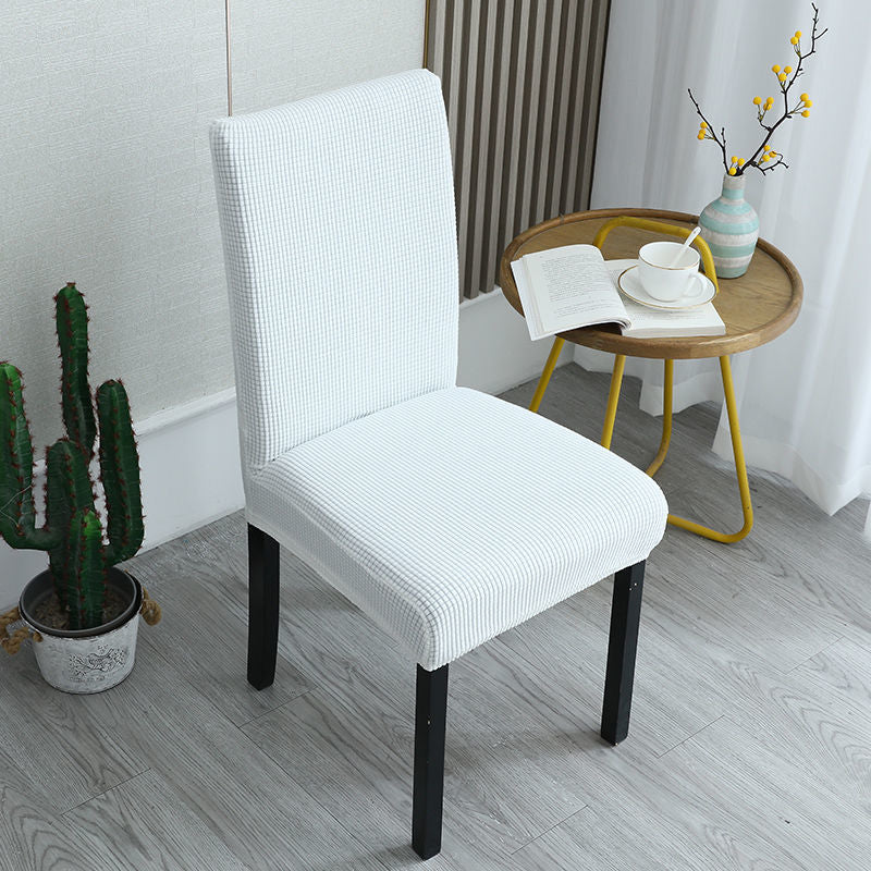 Housses de chaise élégantes : donnez un coup de jeune à vos vieilles chaises !