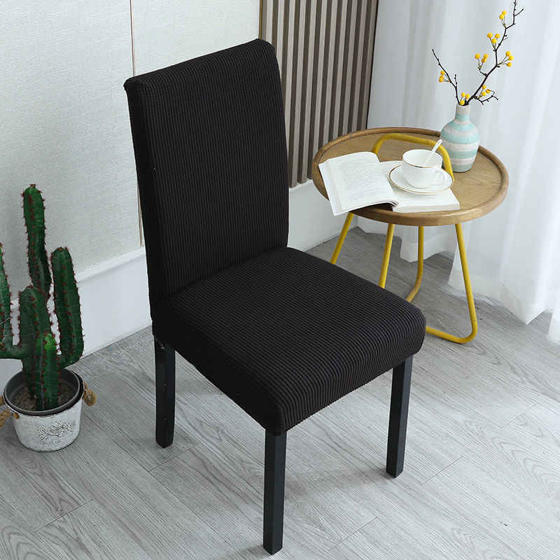 Housses de chaise élégantes : donnez un coup de jeune à vos vieilles chaises !